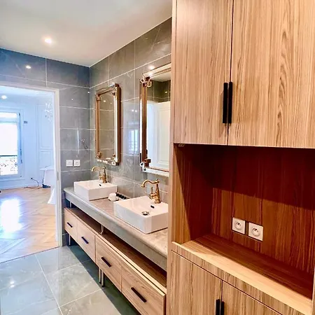 Renovated 23 2br 6p Champs Elysees-arc De Triomphe Apartmán