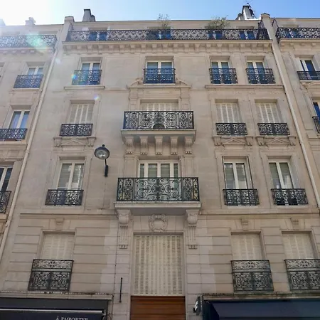 Renovated 23 2br 6p Champs Elysees-arc De Triomphe Paříž