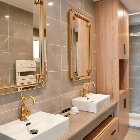 Renovated 23 2br 6p Champs Elysees-arc De Triomphe Paříž