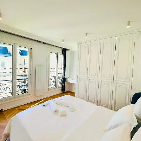 Renovated 23 2br 6p Champs Elysees-arc De Triomphe *