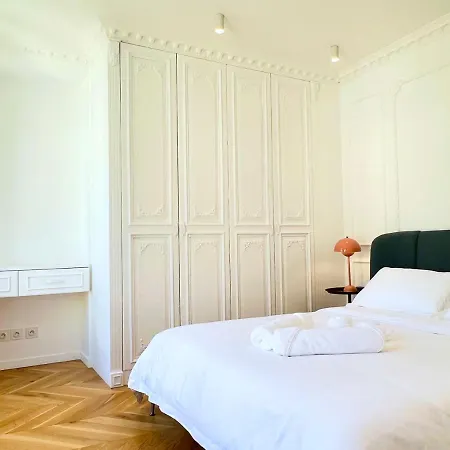 Renovated 23 2br 6p Champs Elysees-arc De Triomphe