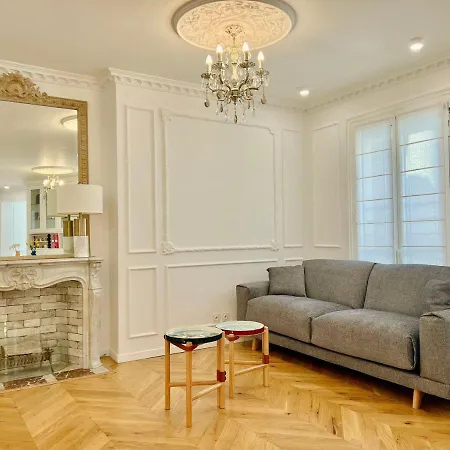 Renovated 23 2br 6p Champs Elysees-arc De Triomphe דירה